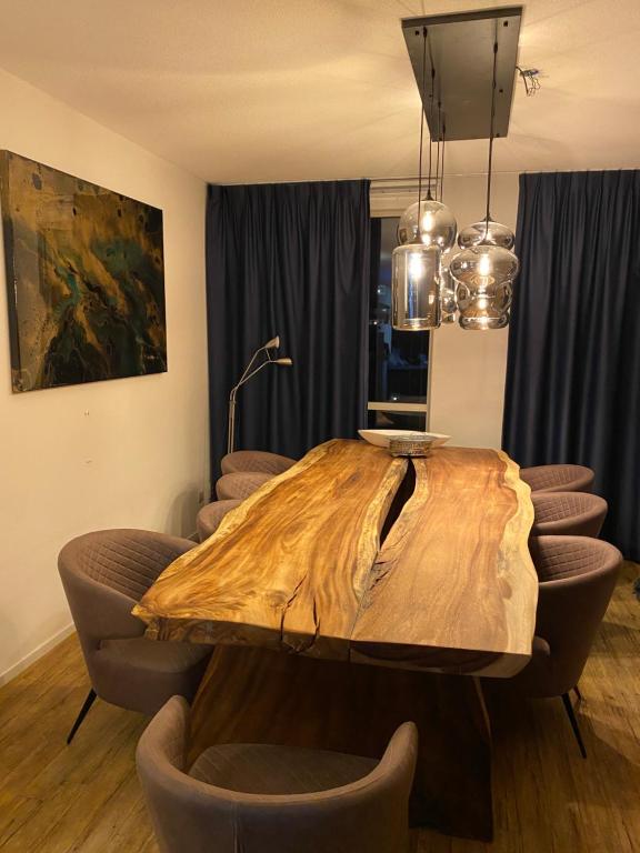 Contemporary dining space with live-edge wooden table and pendant lighting