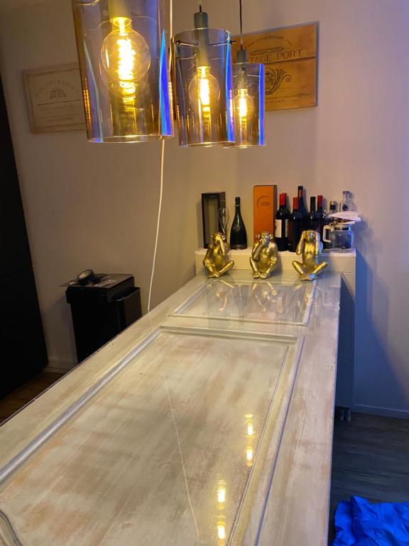 Modern copper pendant lighting in Scheveningen apartment